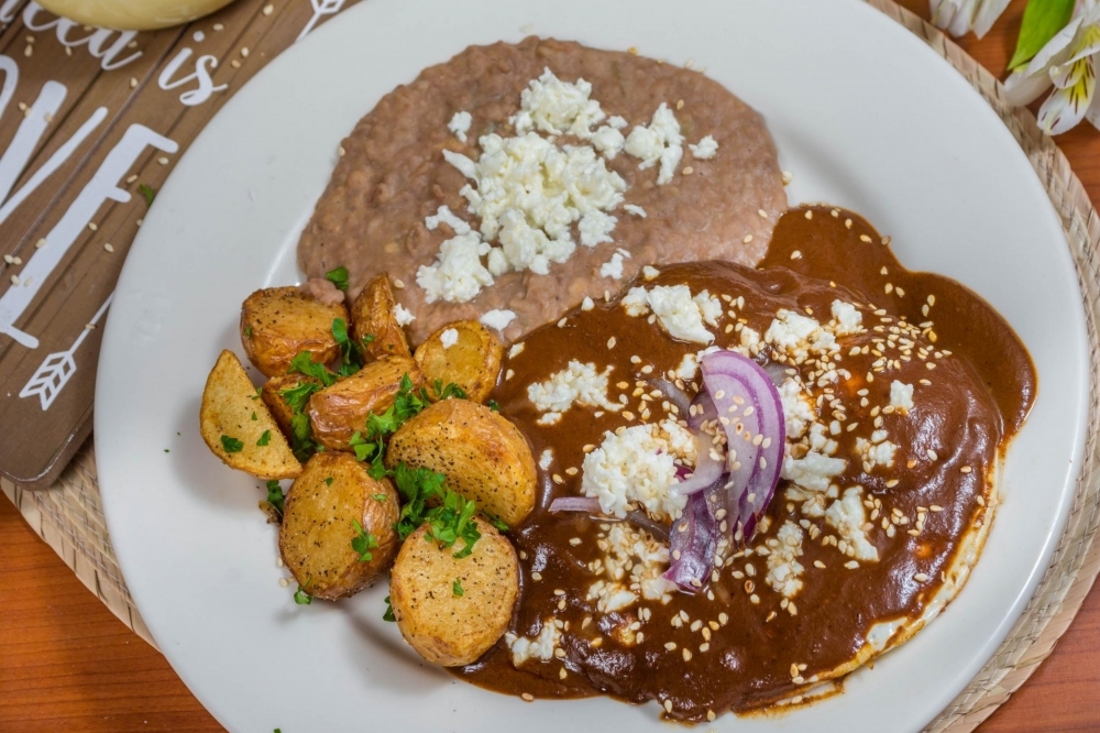 Huevos con Mole Oaxaqueño