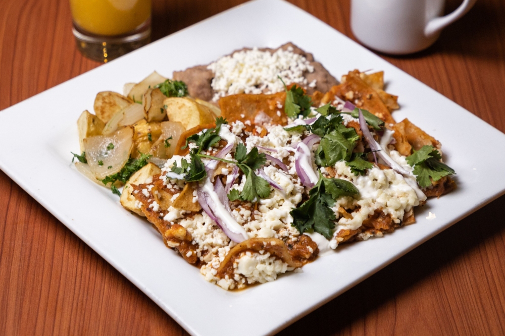 Chilaquiles en Salsa Roja Tatemada