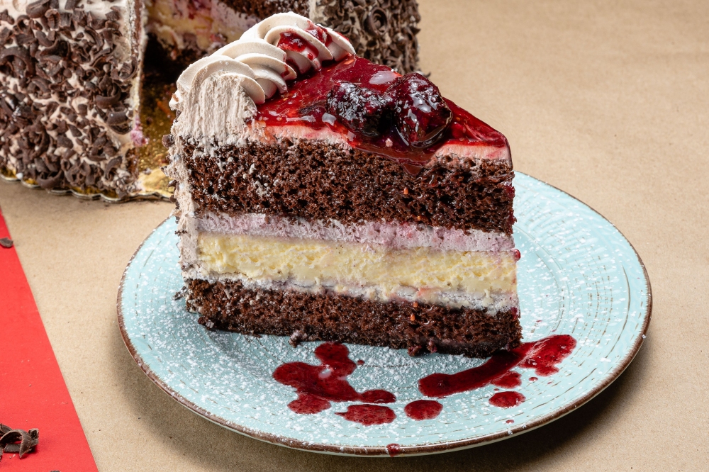 Rebanada de Pastel Delicia de Frutos Rojos Chocolate