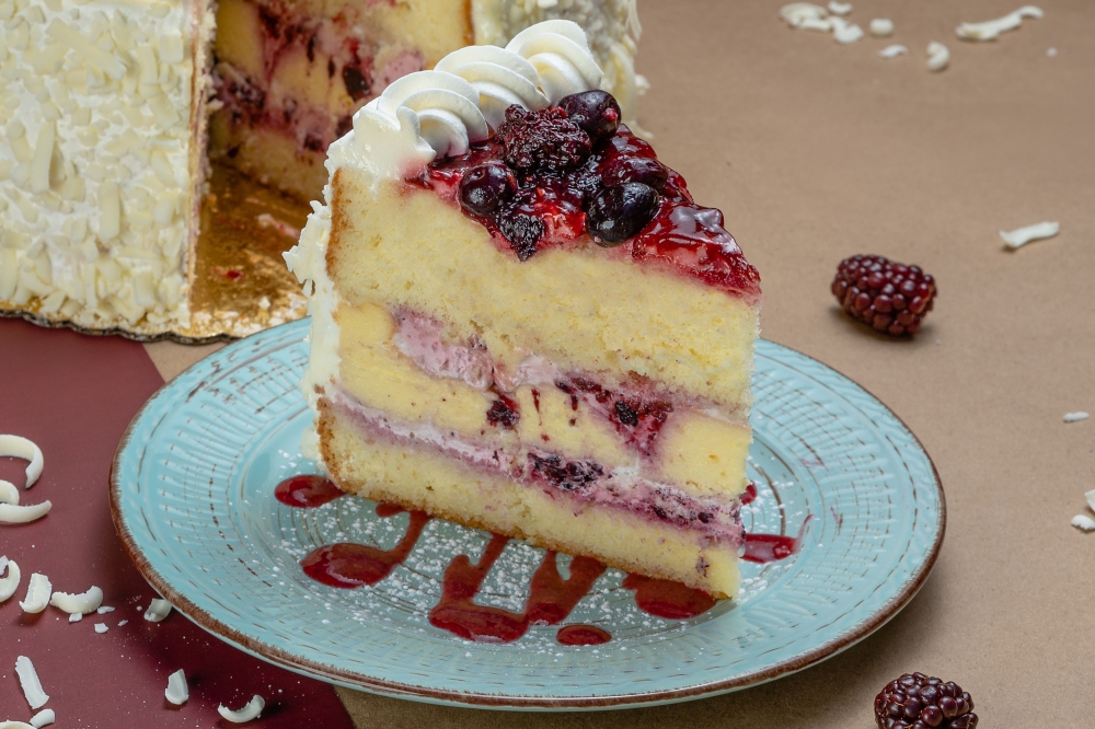 Rebanada de Pastel Delicia de Frutos Rojos