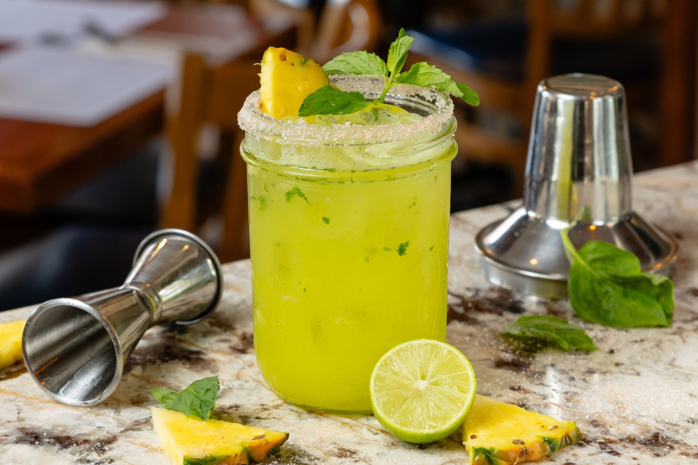 Mezcalita de Piña con Albahaca  