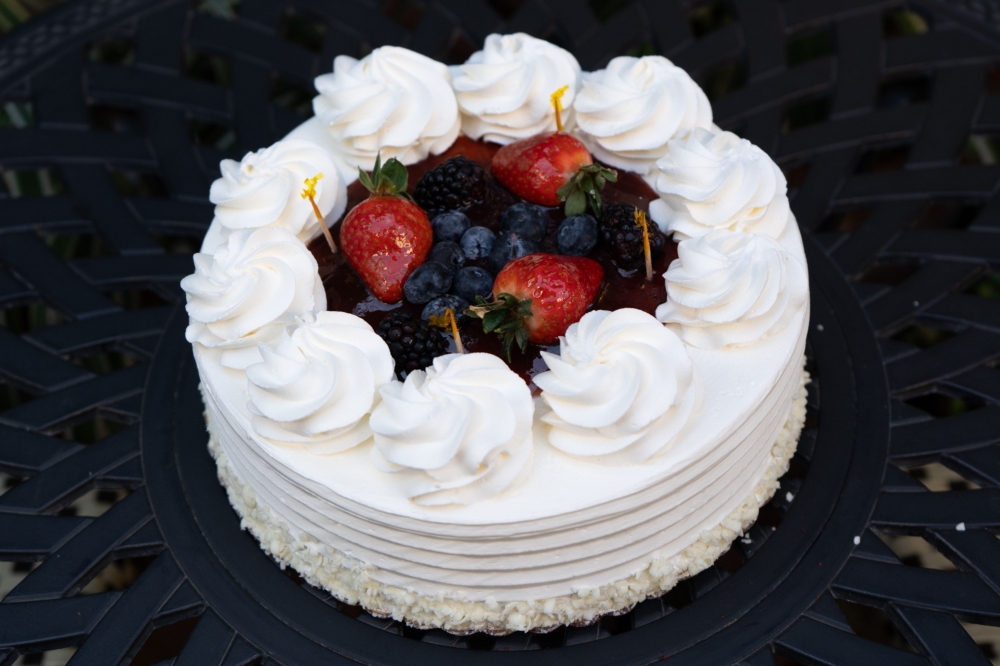 Pastel de Crepas con Frutos Rojos